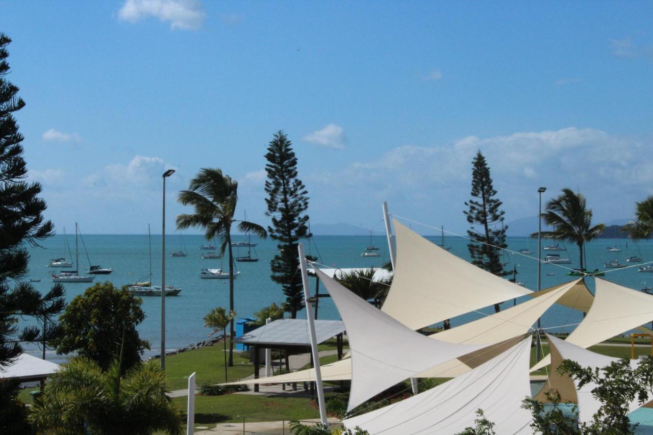 Colonial Court Beachfront Motel & Holiday Stay Airlie Beach Exterior foto
