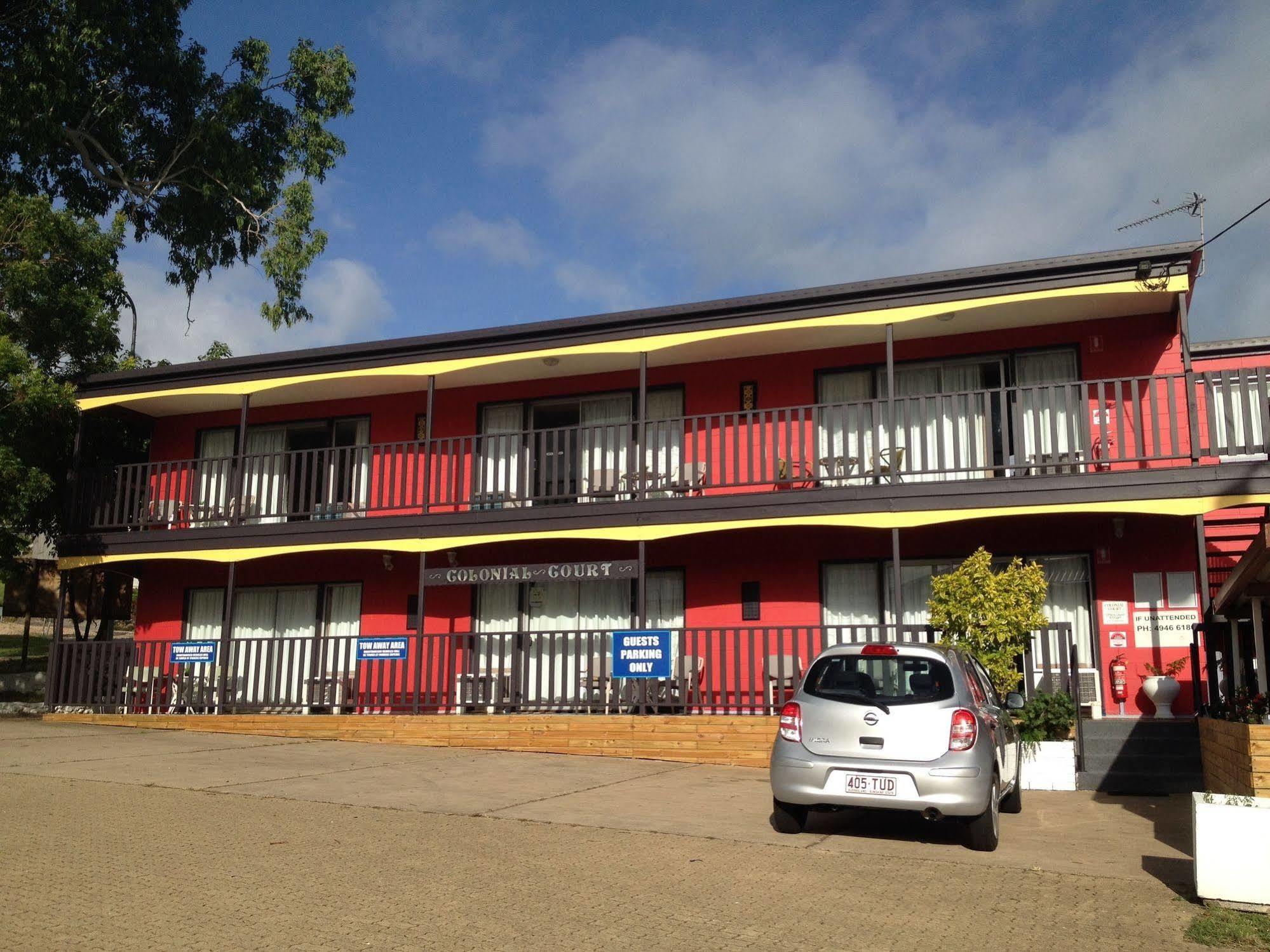 Colonial Court Beachfront Motel & Holiday Stay Airlie Beach Exterior foto