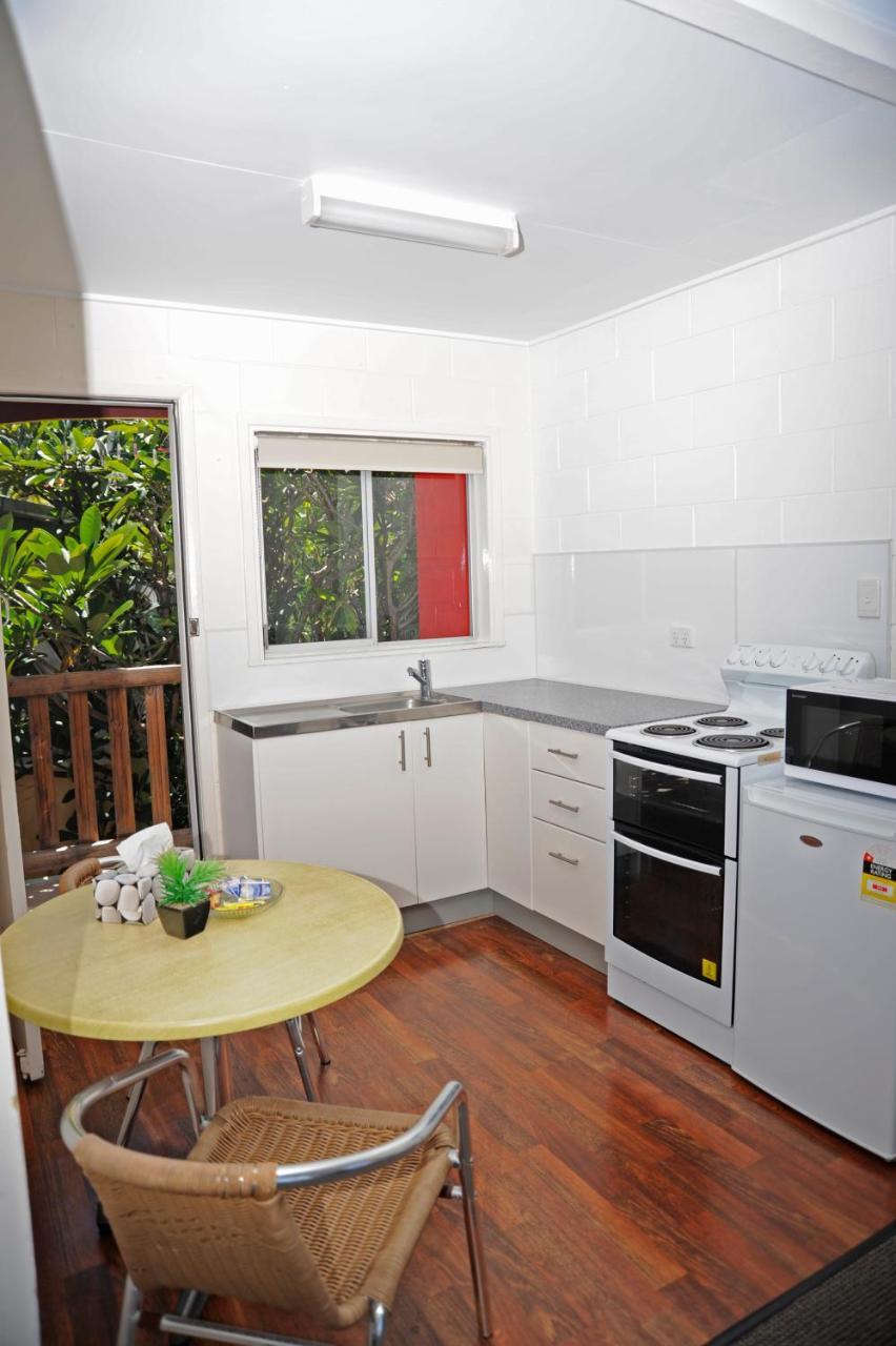 Colonial Court Beachfront Motel & Holiday Stay Airlie Beach Exterior foto