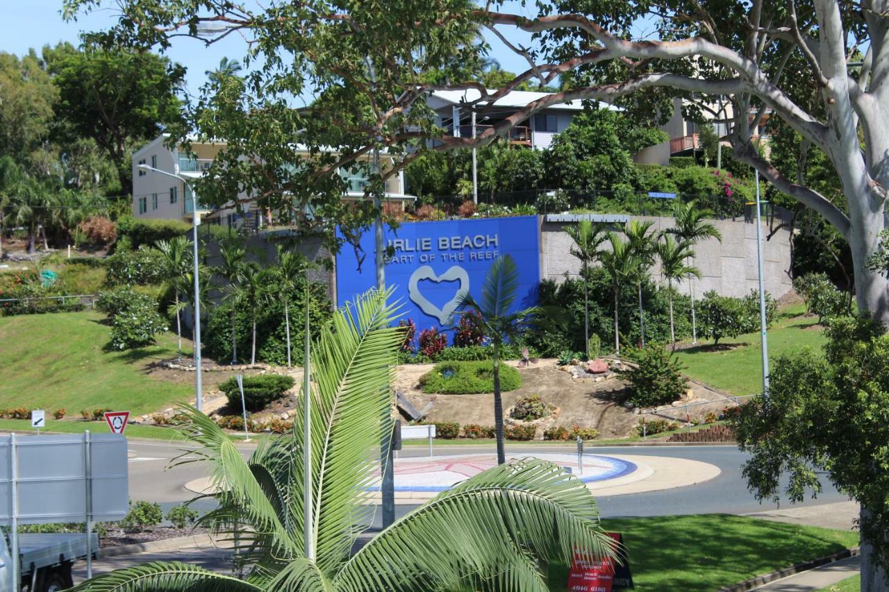 Colonial Court Beachfront Motel & Holiday Stay Airlie Beach Habitación foto
